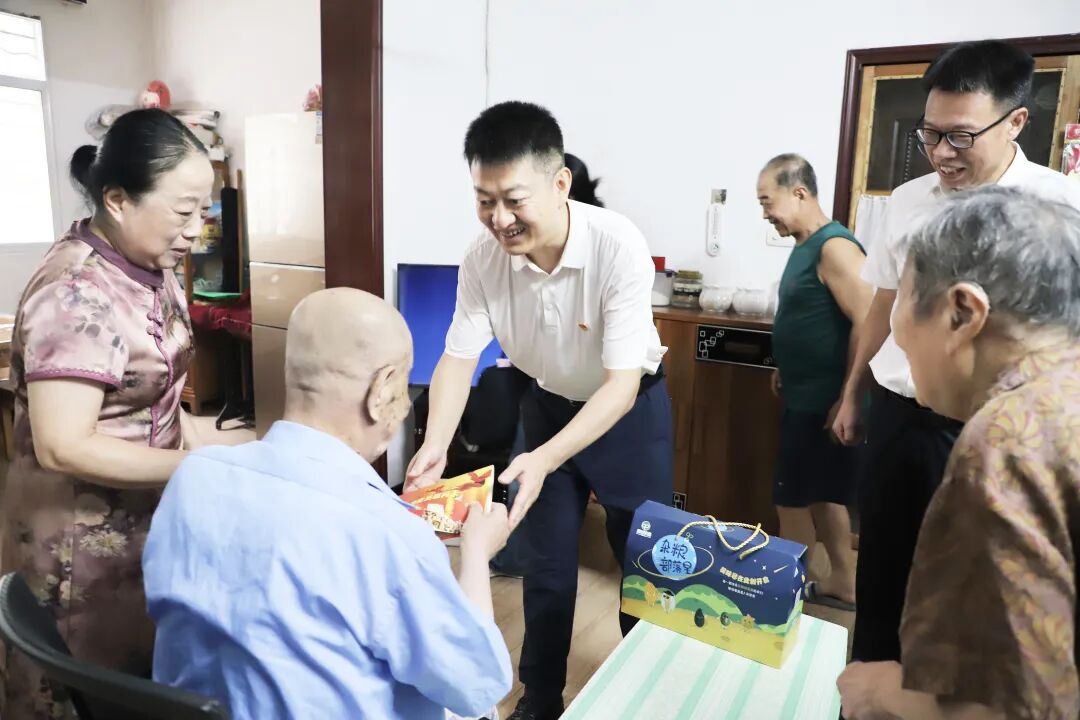 公司党委副书记、工会主席王勃.jpg