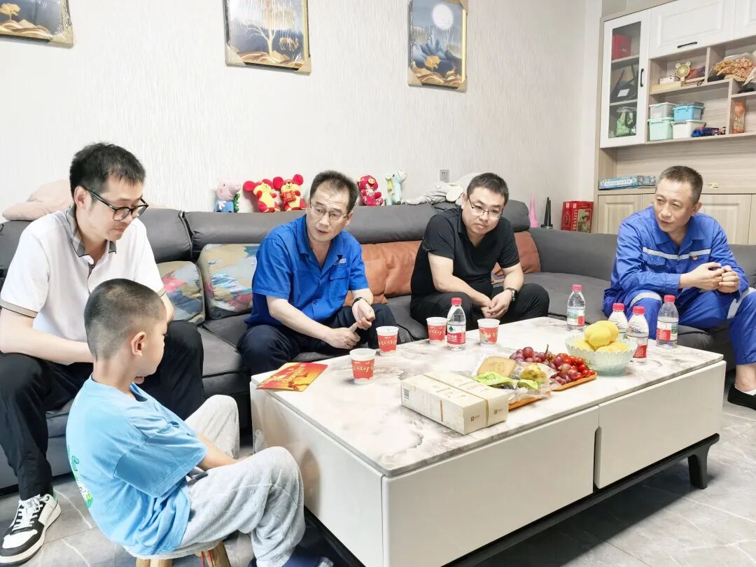 公司副总经理万军、郭天宇.jpg