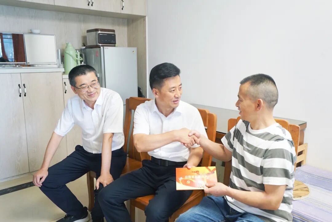 公司纪委书记赵增强、总会计师刘依斌.jpg
