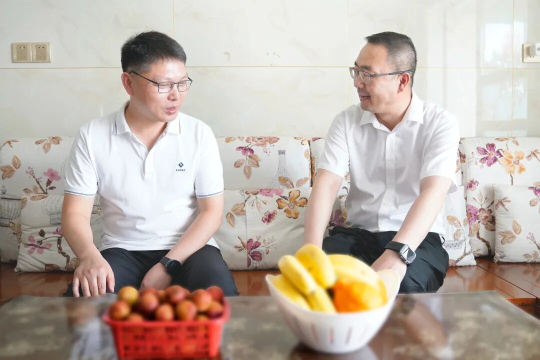 公司党委副书记、总经理肖述欣.jpg